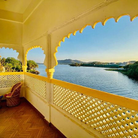 Hotel Vallabh A Lake Facing Balcony Udaipur Buitenkant foto