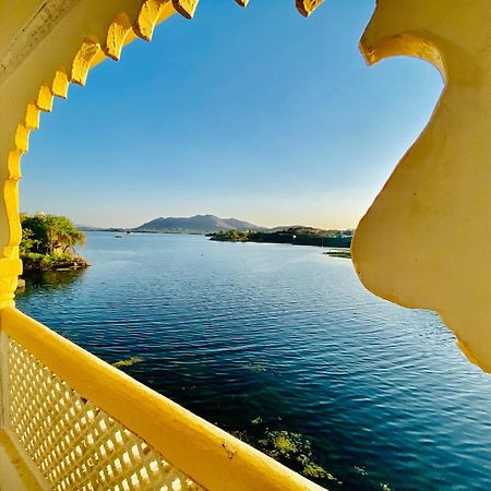Hotel Vallabh A Lake Facing Balcony Udaipur Buitenkant foto