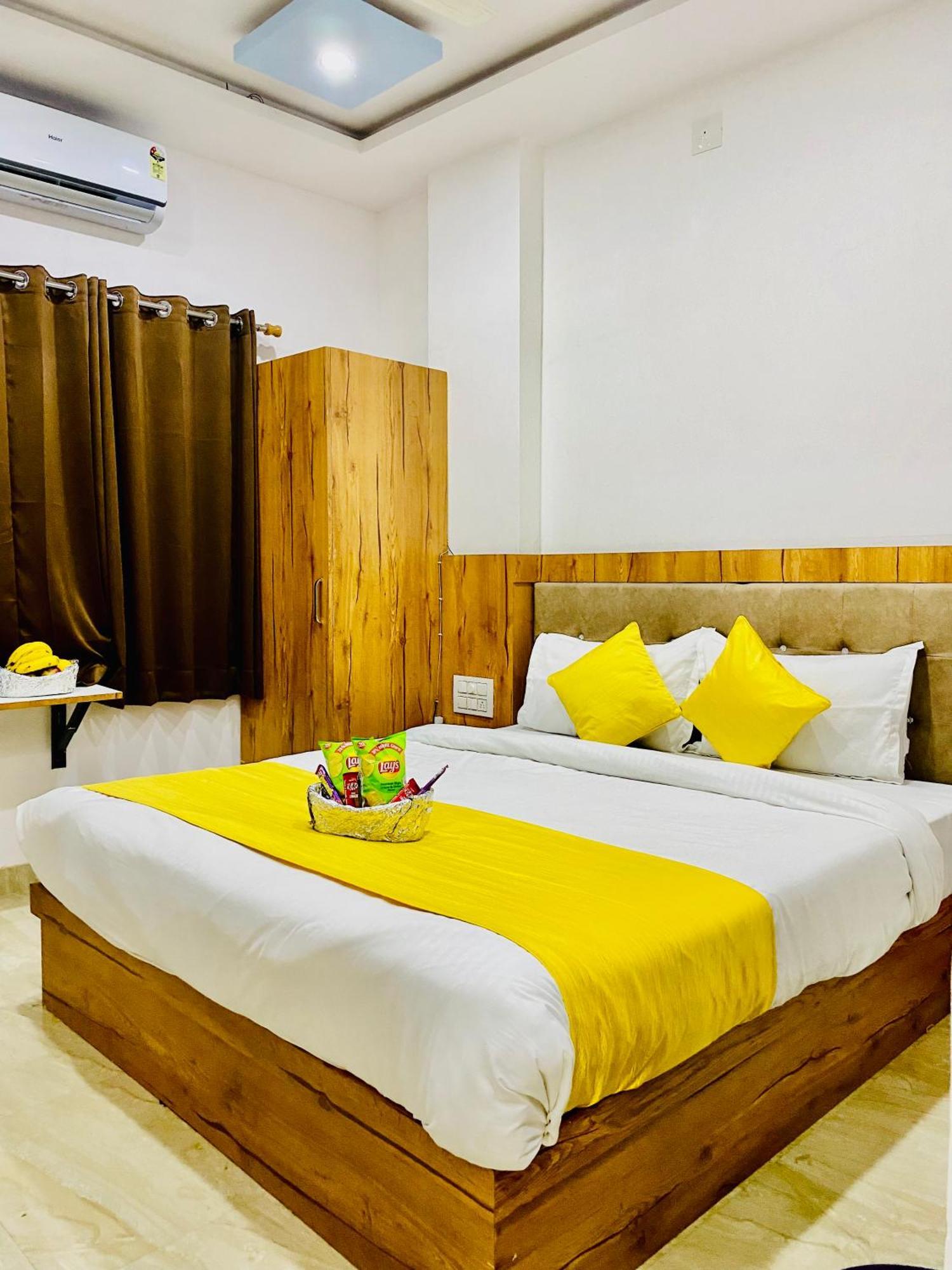 Hotel Vallabh A Lake Facing Balcony Udaipur Buitenkant foto